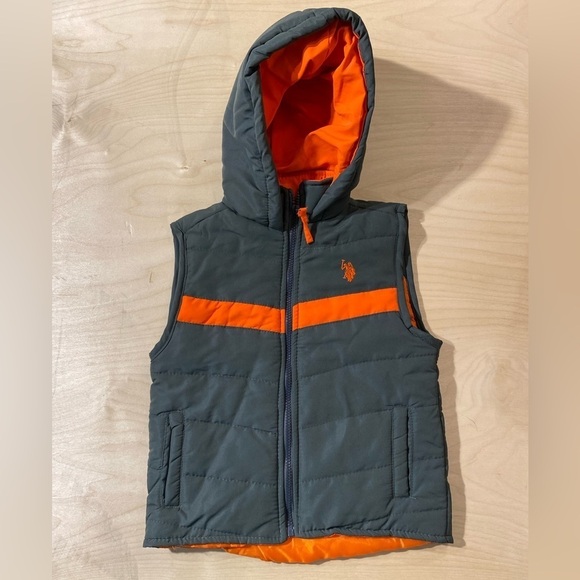 U.S. Polo Assn. Hooded Sleeveless Vest M(5/6) (HR) - Picture 4 of 10